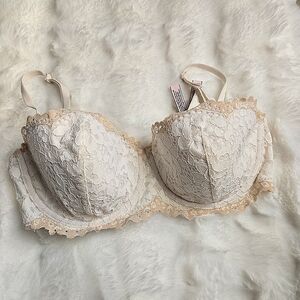 Victoria's Secret Lace Underwire Bra in Cream and Beige Trim